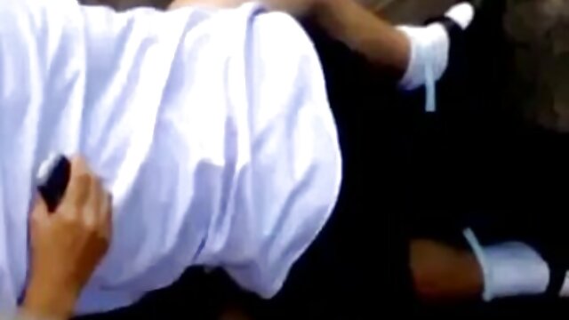 बेब सैंडी वयस्क वीडियो में अपनी पहली बनाता सेक्सी हॉट इंग्लिश मूवी है